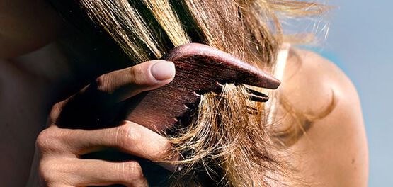escovar o cabelo