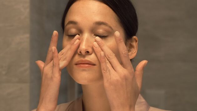 massagem contorno dos olhos tuto